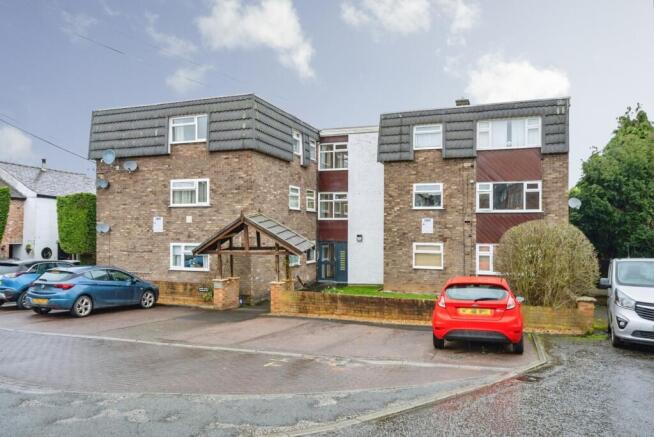 2 bed property, in West Hyde, £150,000