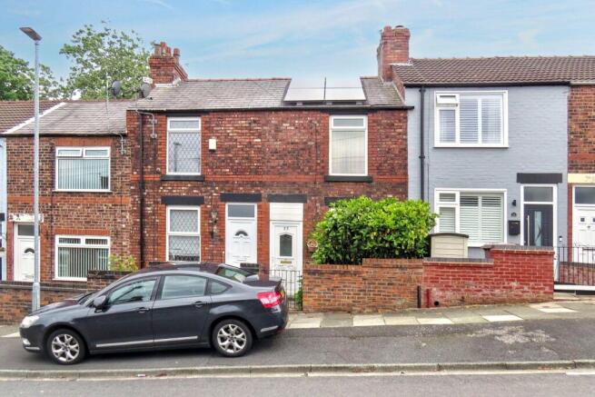 2 bed property, in Roscoe Street, £80,000