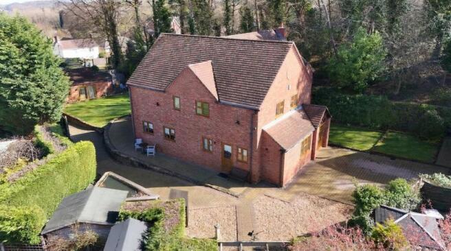 6 bed property, in The Old Nursery Farm, £925,000