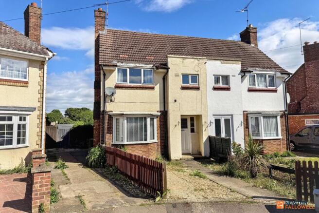 3 bed property, in Luddington Road, £190,000