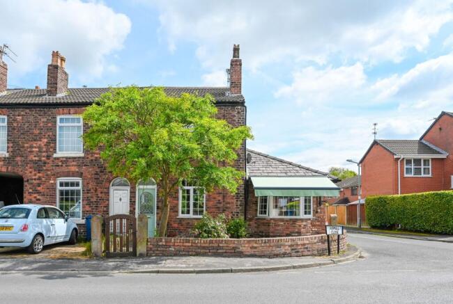 3 bed property, in Asmall Lane, £200,000