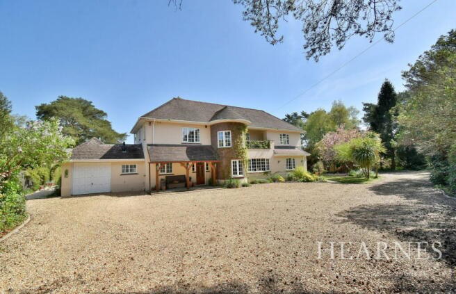 4 bed property, in Lone Pine Drive, £1,895,000