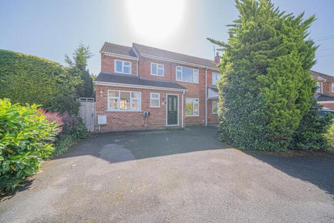 4 bed property, in Poplar Road, £625,000