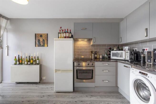 2 bed property, in Regency Street, £398,000