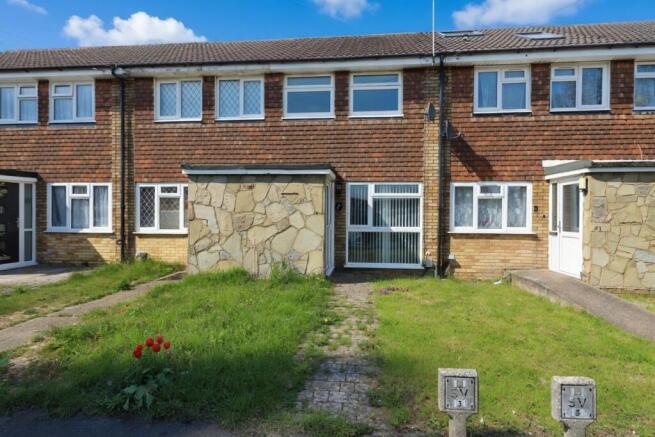 2 bed property, in Cleave Avenue, £400,000