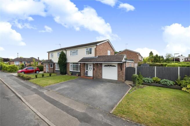 3 bed property, in Bisley, £550,000