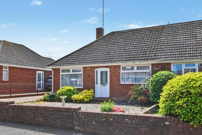 2 bed property, in Ash Grove, £280,000