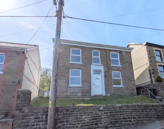 3 bed property, in Penywern Road, £235,000