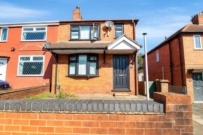 2 bed property, in Bartholomew Road, £130,000