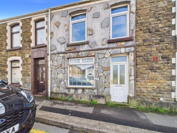 3 bed property, in Ravenhill Road, £80,000