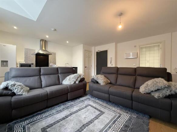1 bed property, in Toto House, £130,000