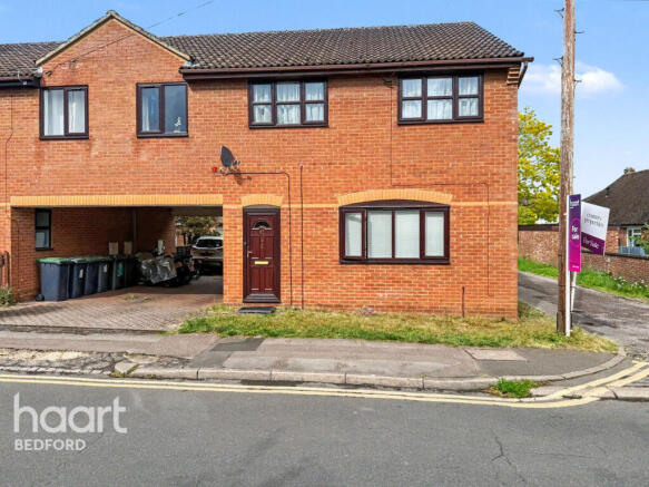 1 bed property, in Brookes Road, £190,000
