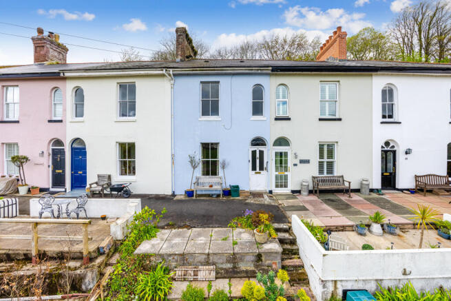 3 bed property, in Coombe Road, £475,000