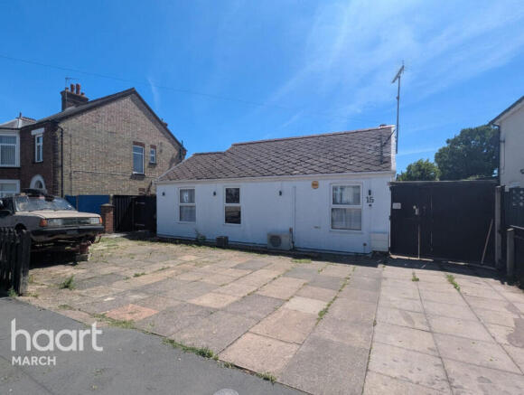 3 bed property, in St Johns Road, £190,000
