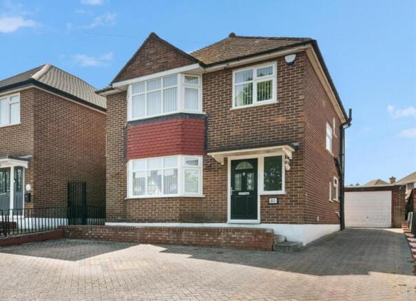 3 bed property, in Hillingdon Hill, £735,000
