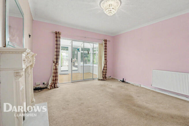 3 bed property, in Wolfs Castle Avenue, £290,000