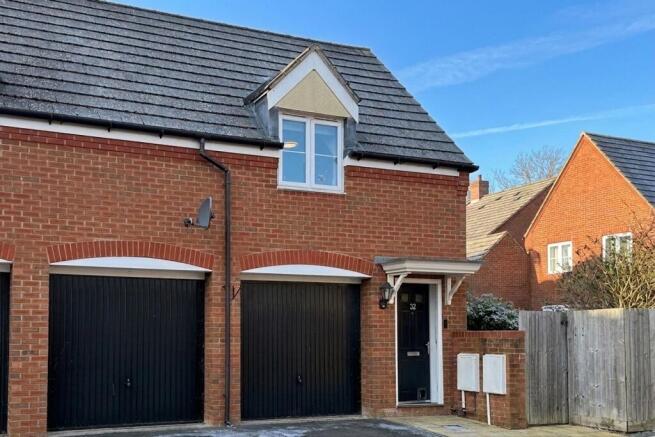 2 bed property, in Turner Drive, £375,000