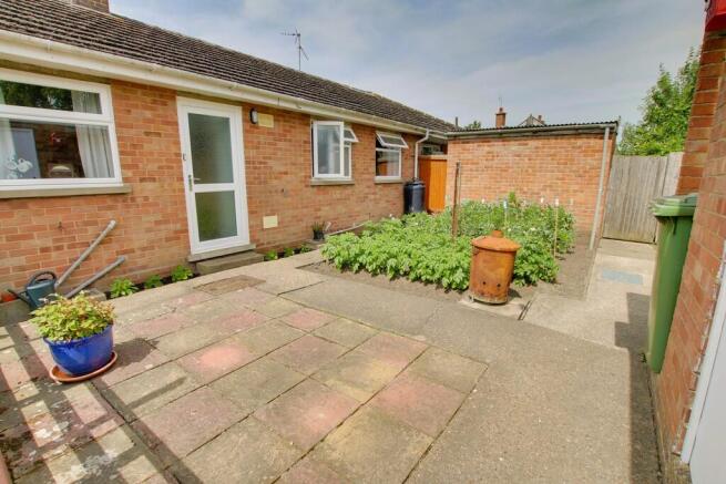 2 bed property, in Upwell Road, £150,000