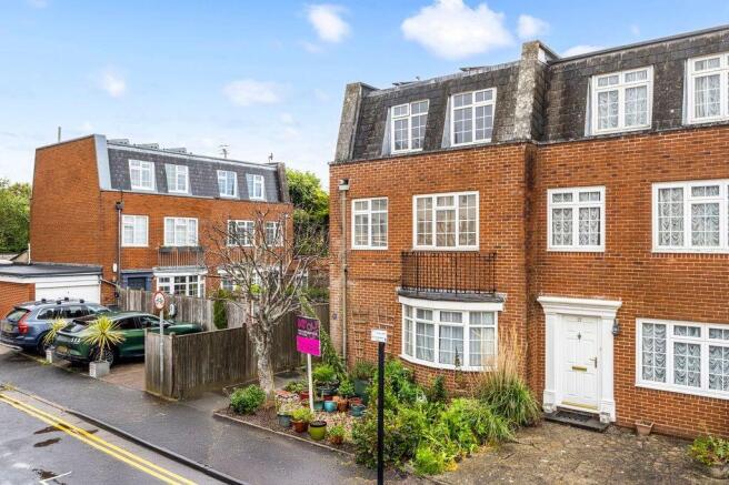 3 bed property, in Westbourne Place, £650,000