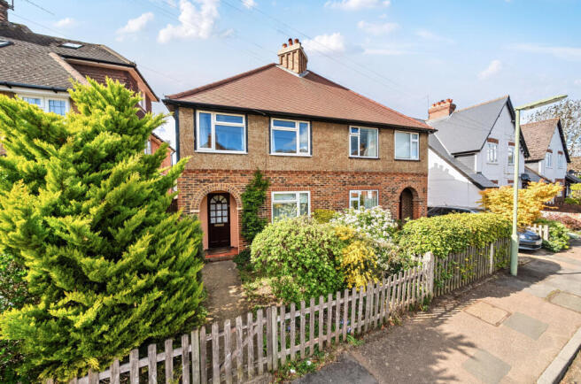 3 bed property, in Godalming, £500,000