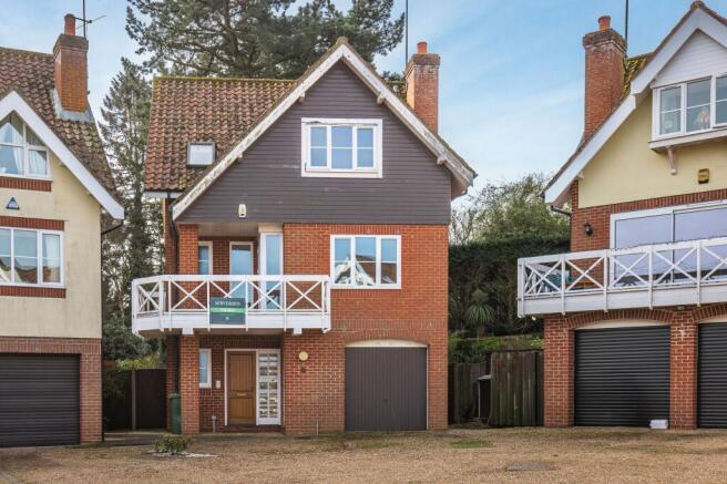 3 bed property, in Chain Free in Wroxham, £550,000