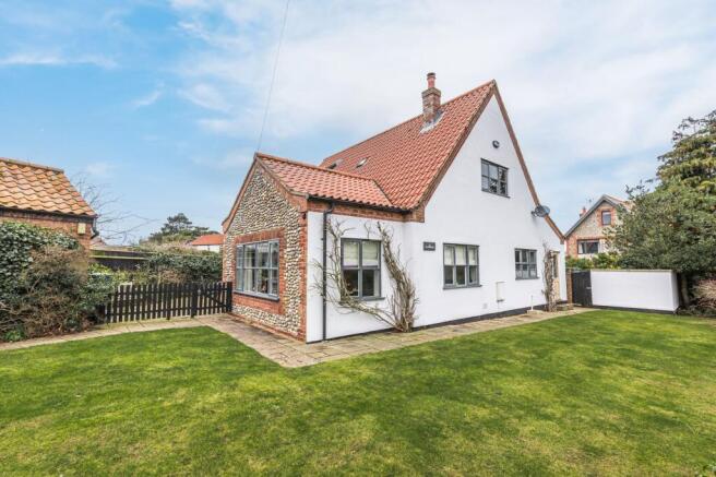 3 bed property, in Spacious and Flexible Home in Blakeney, £675,000