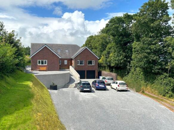 5 bed property, in Llanybri, £560,000