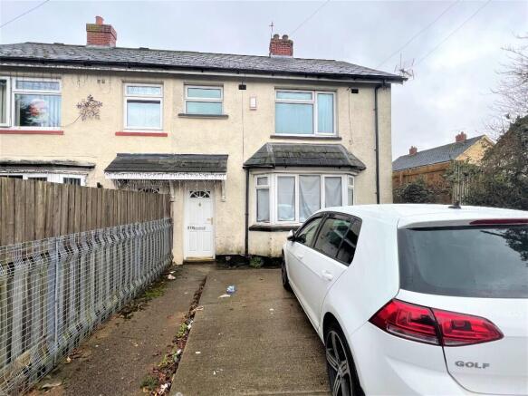 3 bed property, in Courtis Road, £275,000