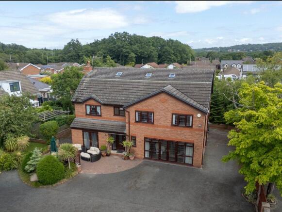 8 bed property, in Manor Drive, £750,000