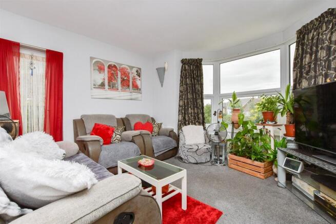 2 bed property, in Crawford Gardens, £170,000