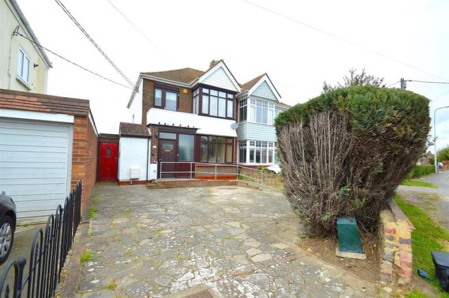 3 bed property, in Ashingdon Road, £360,000