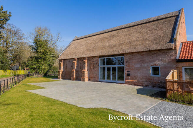 3 bed property, in Beccles Road, £675,000