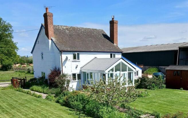 4 bed property, in Cholstrey, £470,000