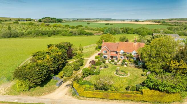 5 bed property, in Ford Farm Lane, £849,950