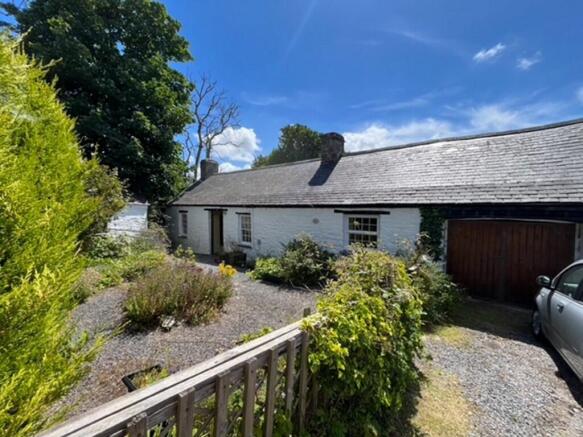 2 bed property, in Penrhiwllan, £209,000