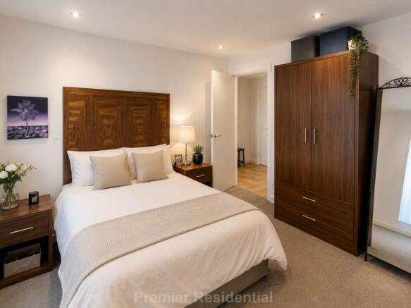 1 bed property, in Commercial Street, £155,000