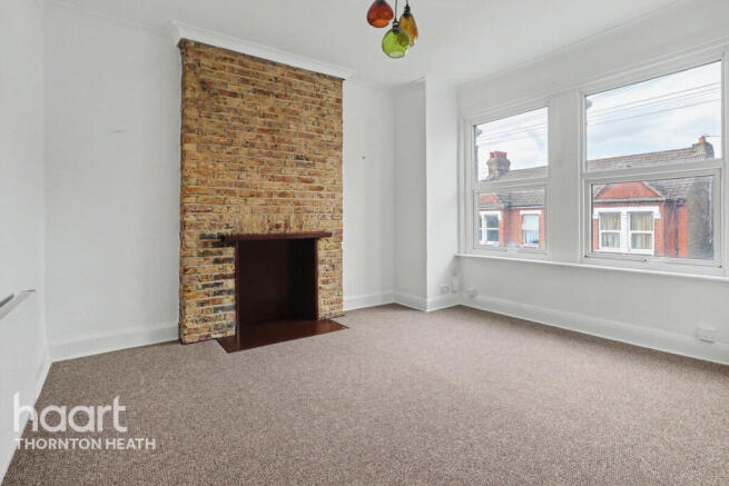 2 bed property, in Mersham Road, £370,000