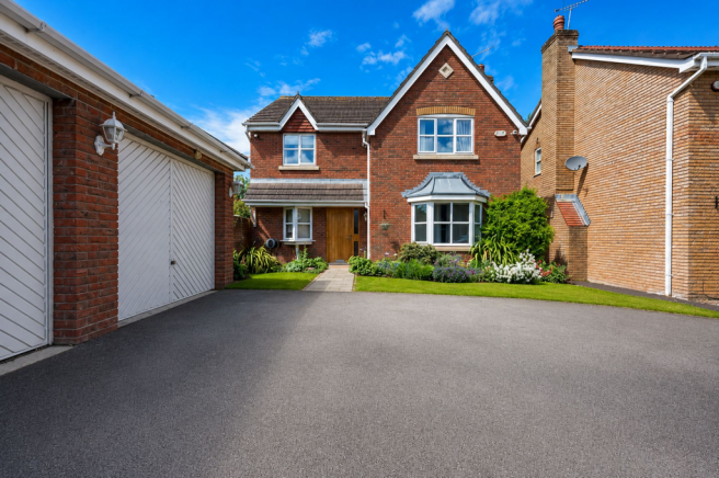 4 bed property, in Carvel Way, £430,000