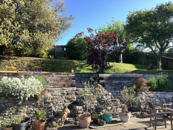 3 bed property, in Winterborne Monkton, £450,000