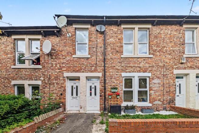 2 bed property, in Mowbray Street, £70,000
