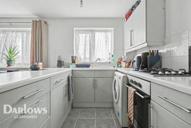 1 bed property, in Oakridge, £180,000