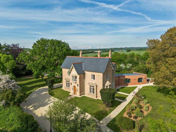 5 bed property, in Village Road, £2,500,000