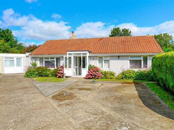 4 bed property, in Holly Drive, £530,000