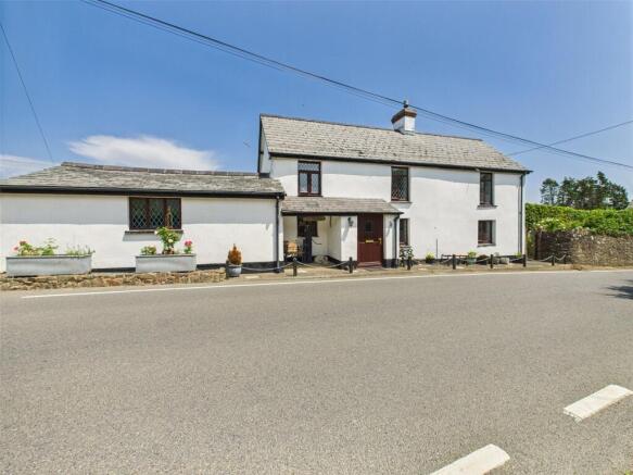 3 bed property, in Chilsworthy, £315,000