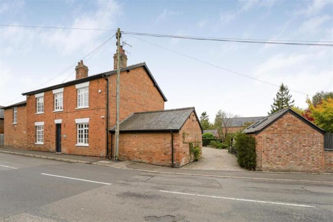 4 bed property, in Ashby Road, £950,000
