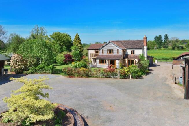 4 bed property, in Monmarsh Farm, £995,000