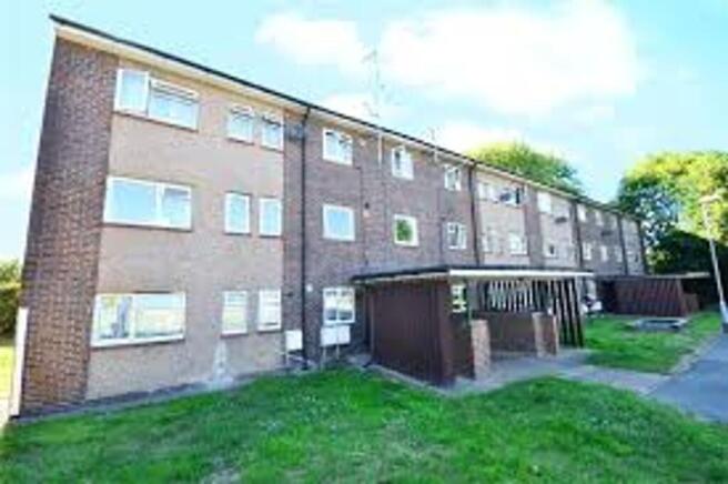 2 bed property, in Perry Oaks, £220,000