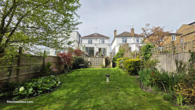 3 bed property, in Pank Avenue, £829,950