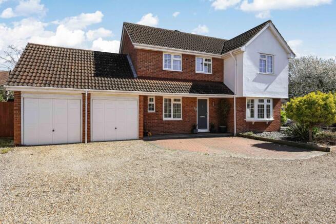 4 bed property, in Park Road, £625,000