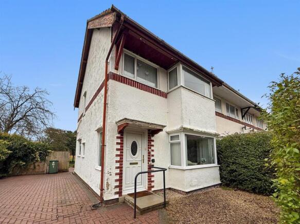 3 bed property, in Bridgenorth Road, £200,000